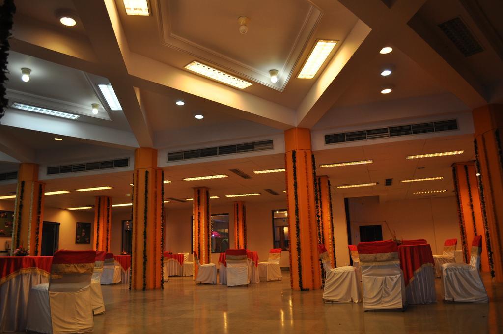 Hotel Maruti Mandapam Jabalpur Extérieur photo